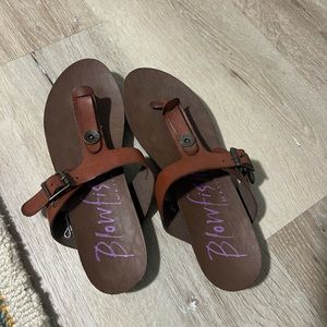 Blowfish Flip Flops Women 9 Vegan Slip On Malibu Faux Leather Sandals